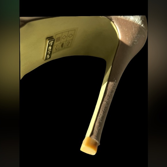 BEBE Stiletto Champagne Pumps - Picture 6 of 10